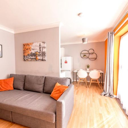 Prime Location - Modern City Apartment! Bristol Eksteriør billede