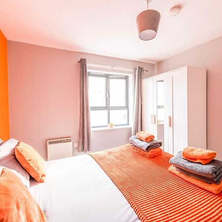 Prime Location - Modern City Apartment! Bristol Eksteriør billede