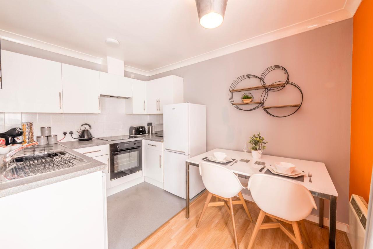 Prime Location - Modern City Apartment! Bristol Eksteriør billede