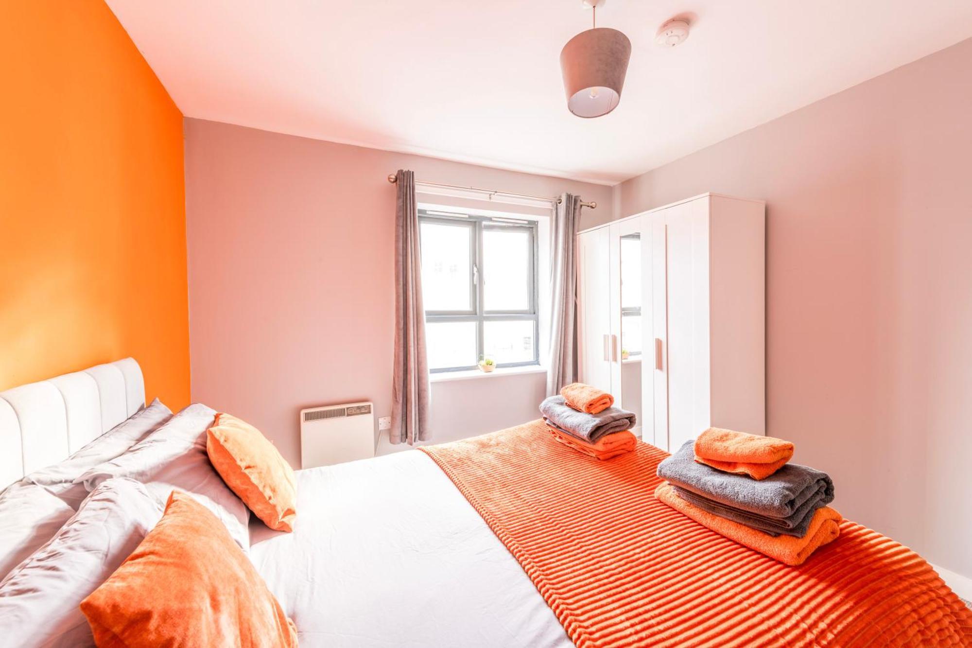 Prime Location - Modern City Apartment! Bristol Eksteriør billede