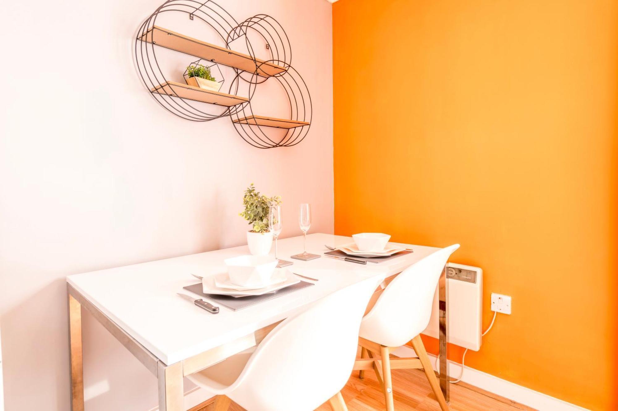 Prime Location - Modern City Apartment! Bristol Eksteriør billede